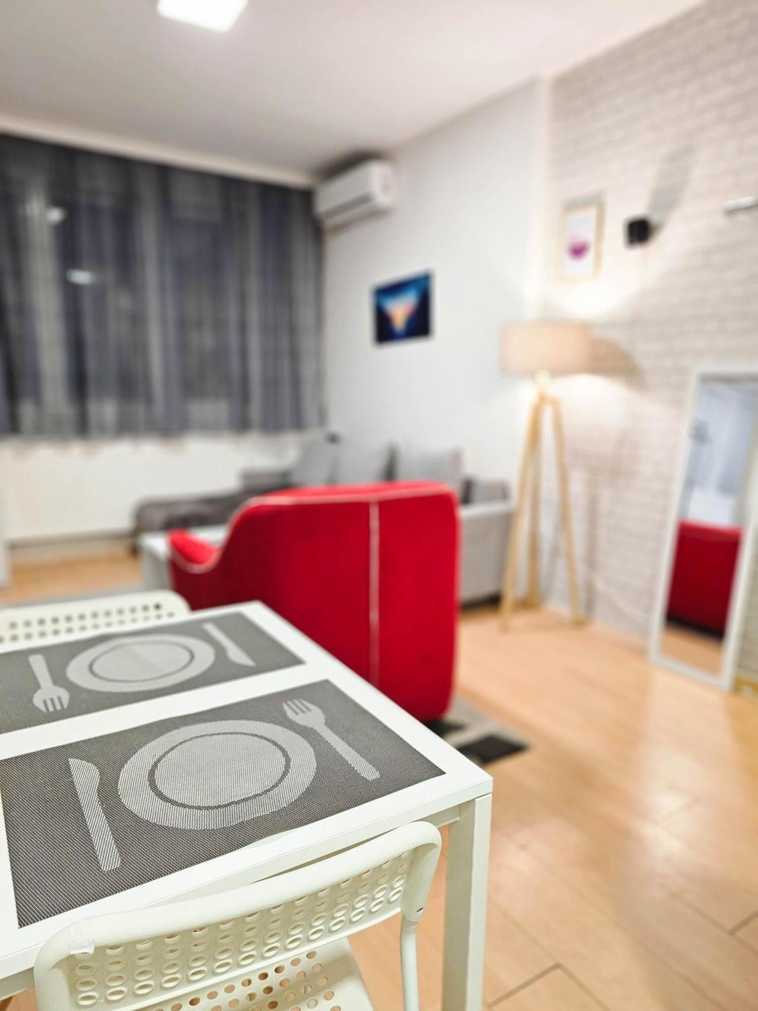 Rooftop Apartment At Mainsquare Skopje Exterior foto